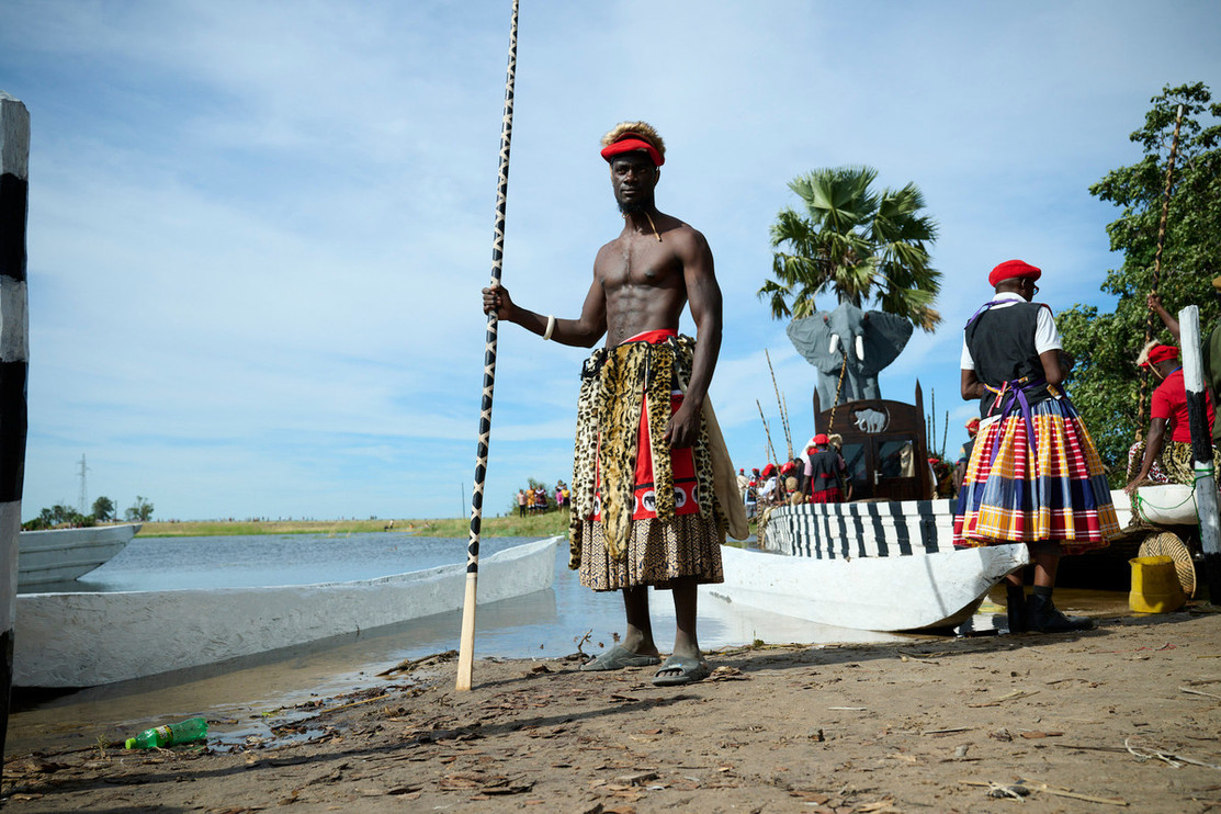 Lozi paddler